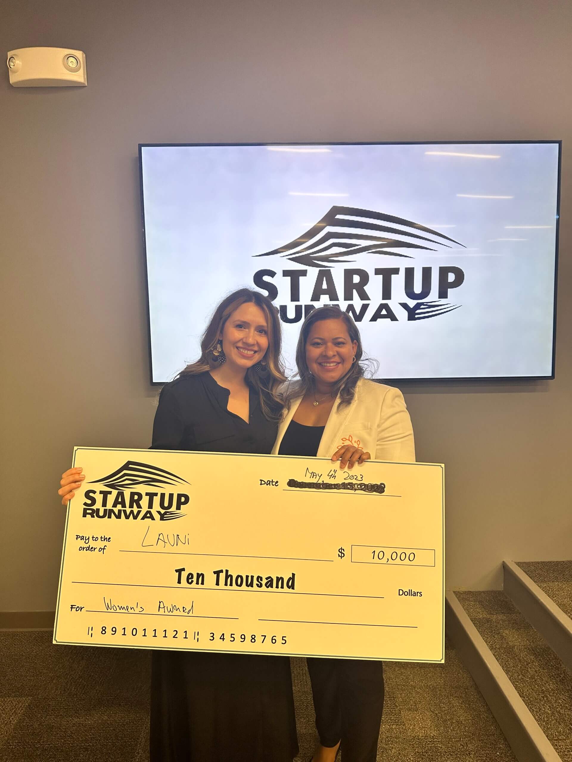 Stefanie Diaz and Laura Valentine holding a $10k check.
